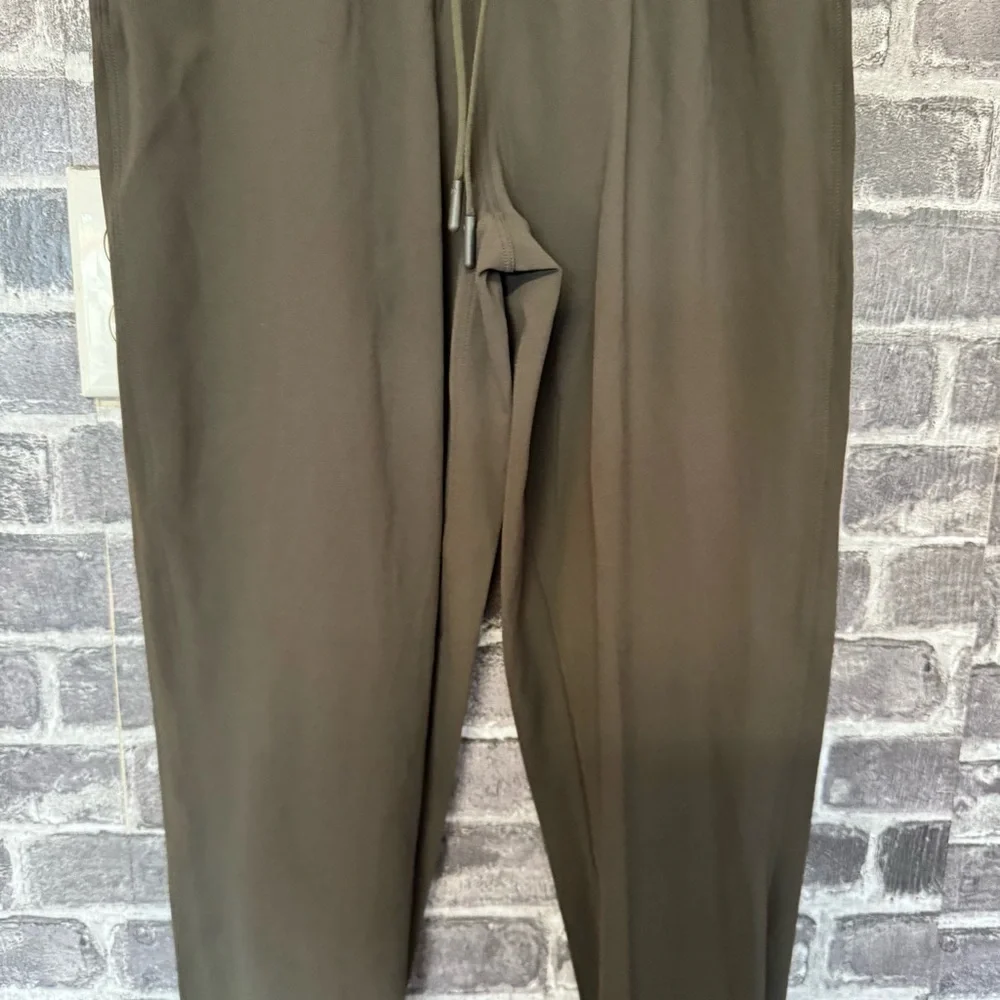 Lululemon Keep Moving Jogger olive green drawstring pockets